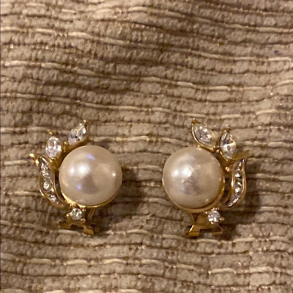 🤍💛🤍EUC Like New Elegant Gold and Pearl Earrings